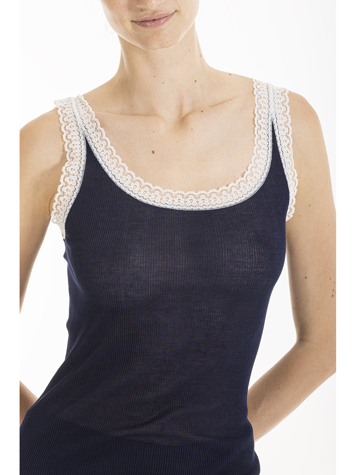 Lace contrast tank top in prestigious filoscozia®