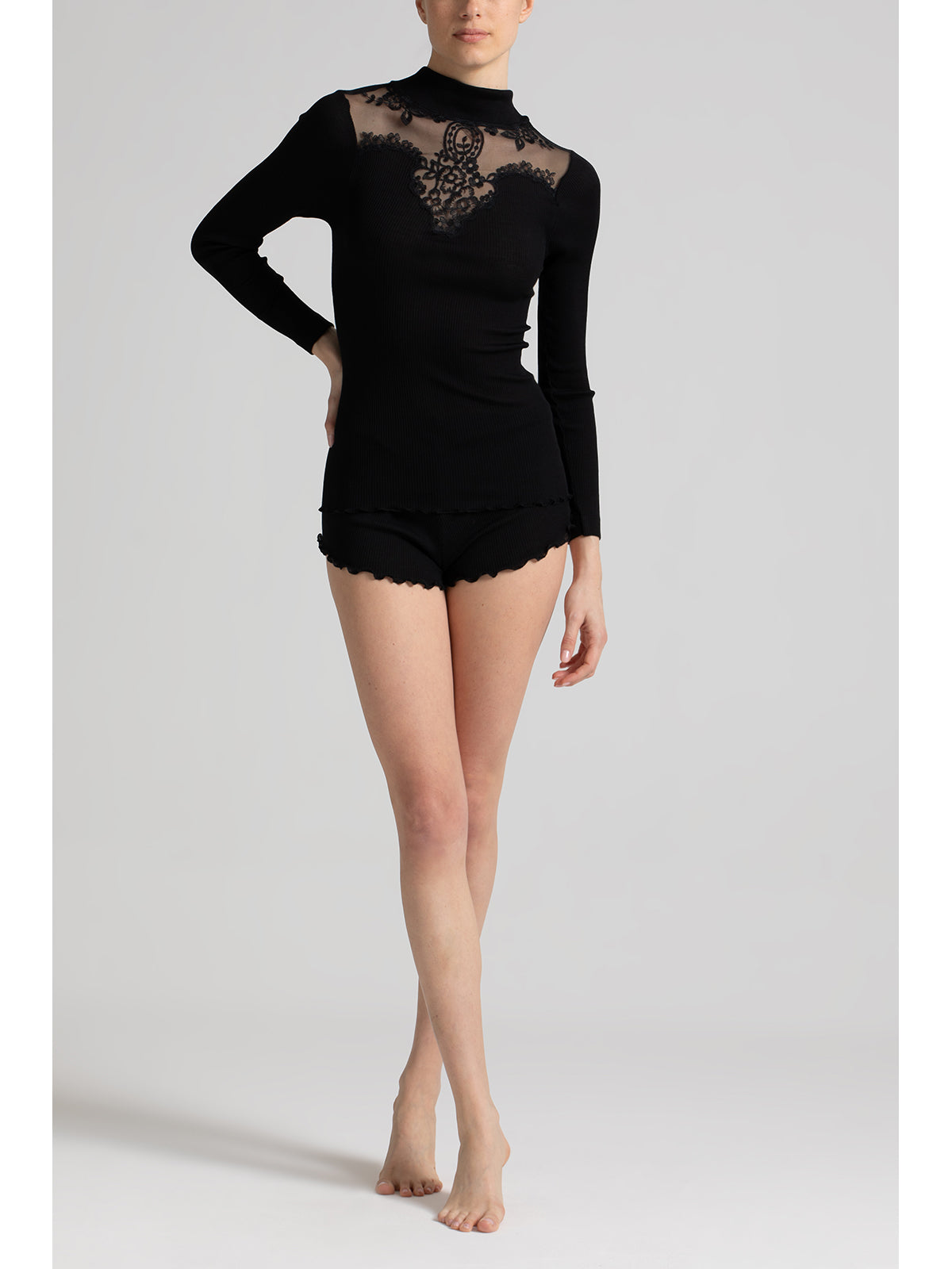 Maglietta con prezioso tulle ricamato