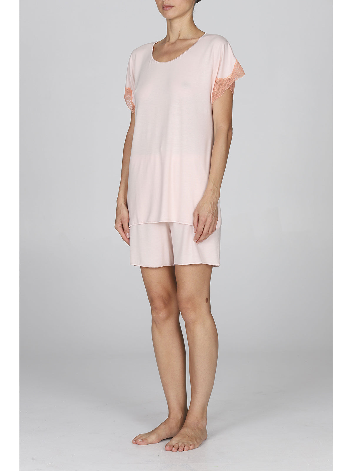 Prezioso pigiama corto donna con dettagli in pizzo