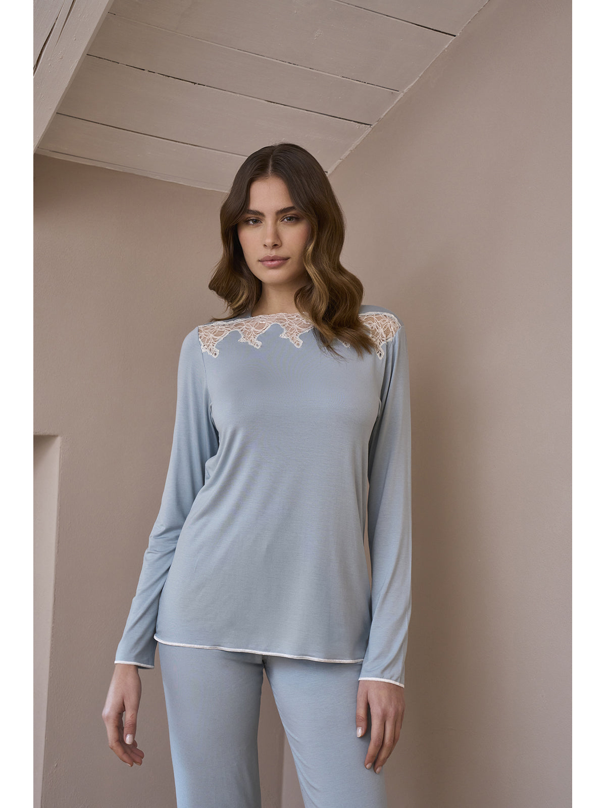 Pigiama con pizzo in morbido jersey