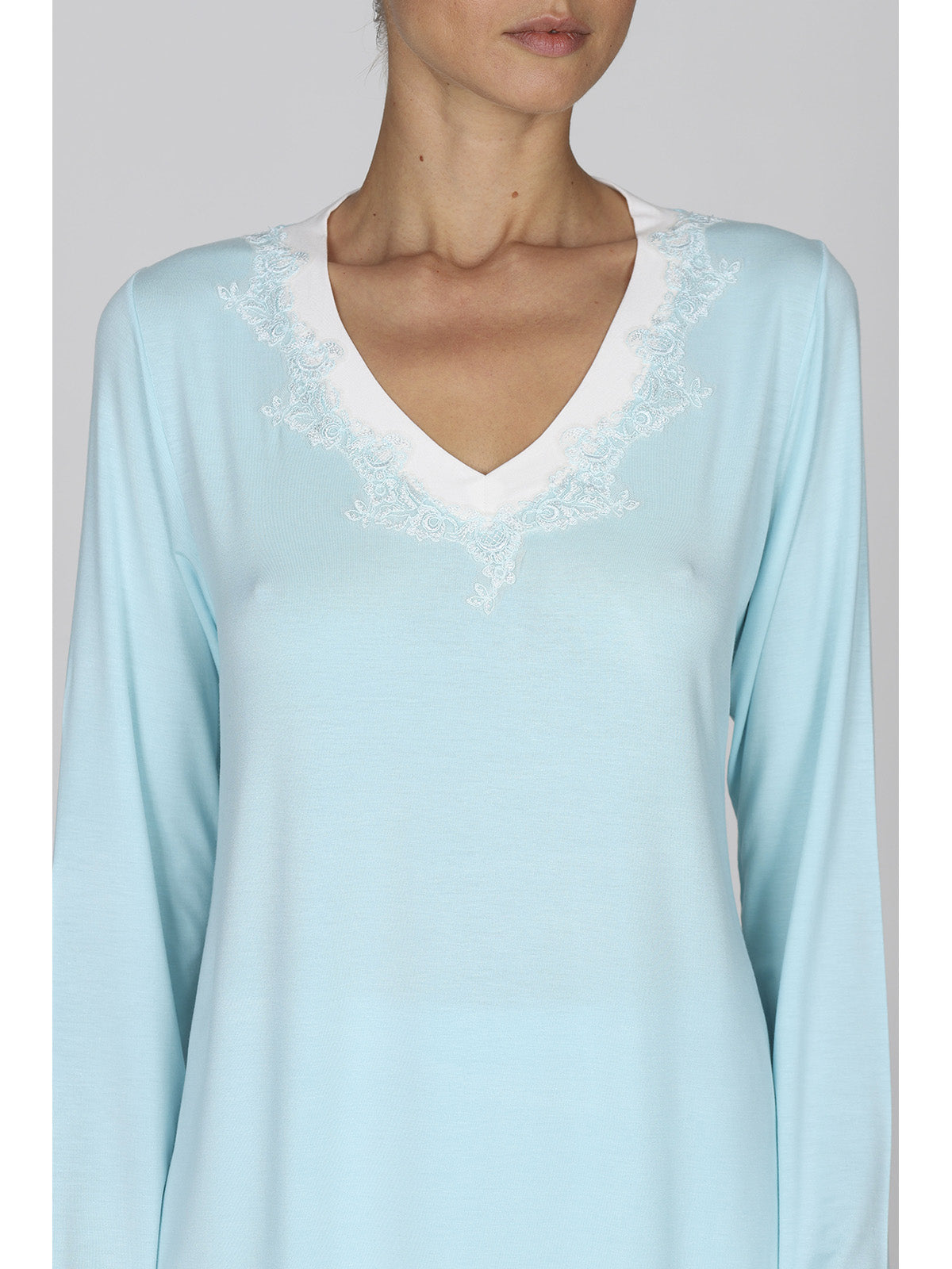 Morbido pigiama lungo donna con finiture di pregio