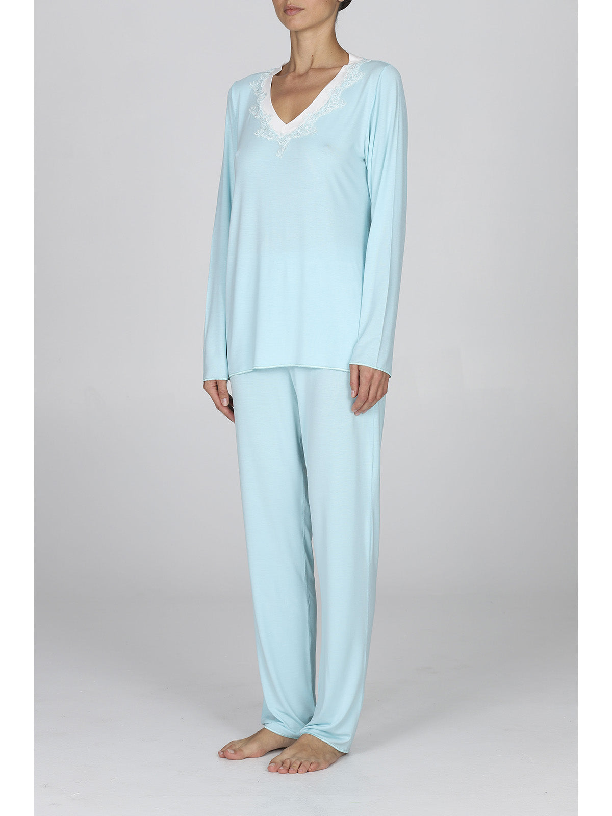 Morbido pigiama lungo donna con finiture di pregio