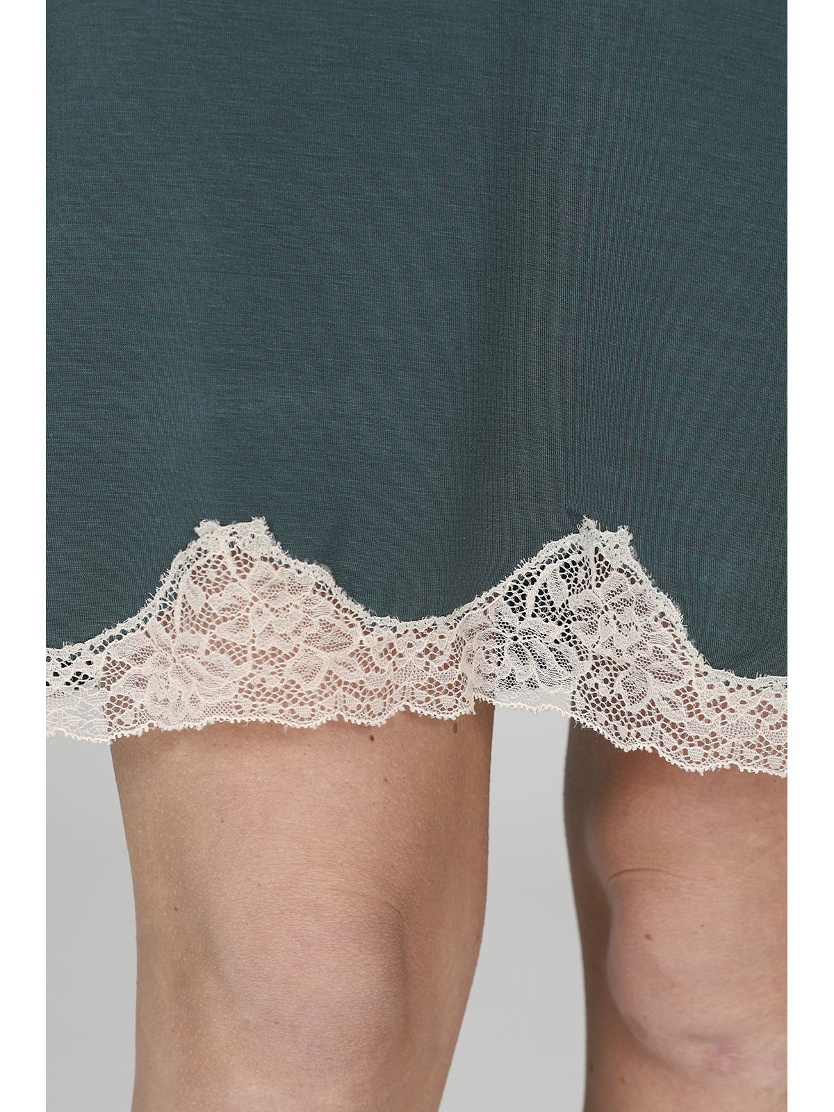 Raffinata camicia da notte corta in modal