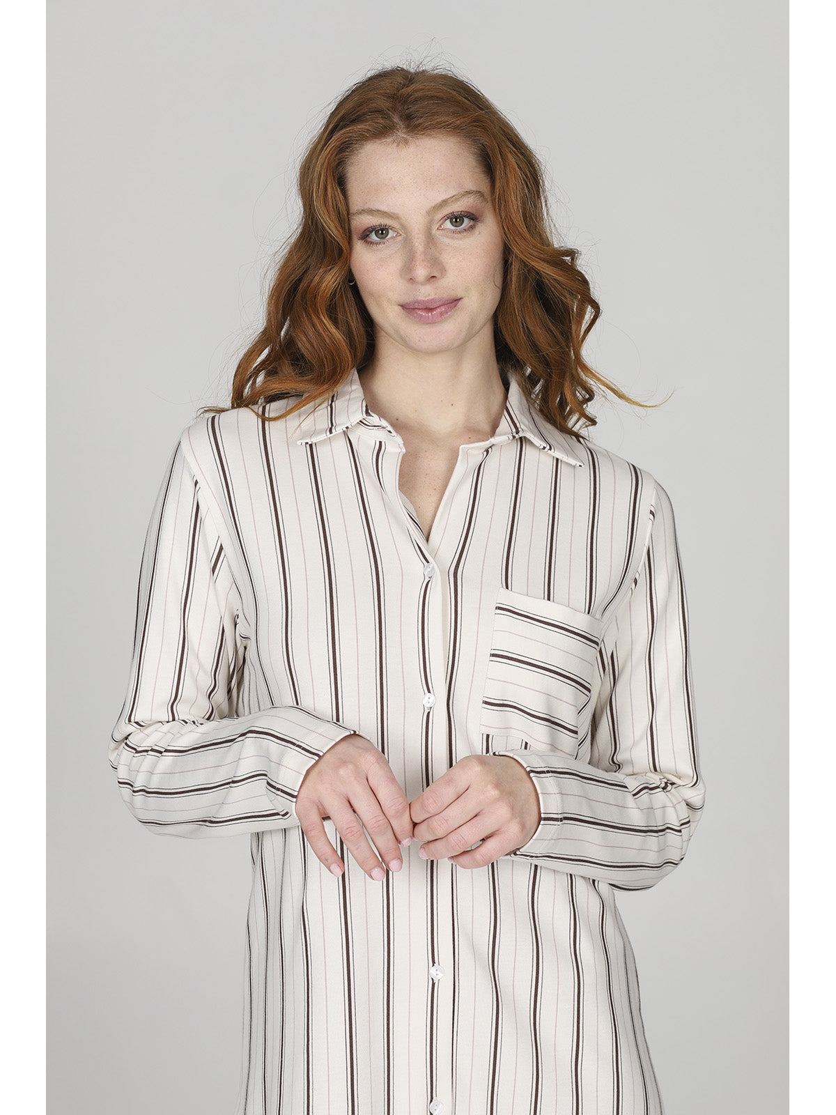 Camicia da notte con colletto a righe
