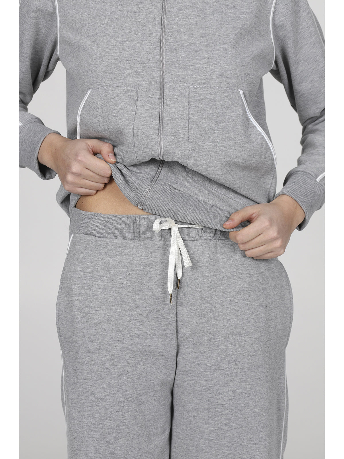 Pratica tuta zip con tasconi