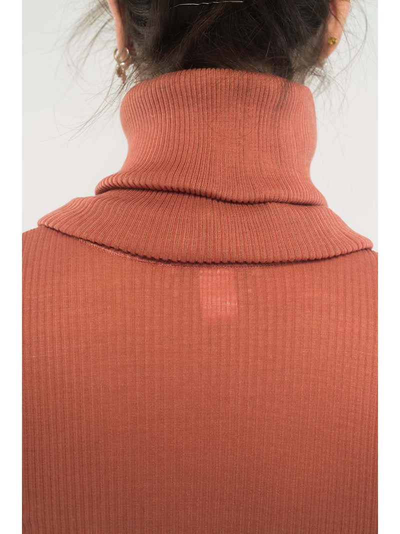 Fine wool and silk neck warmer