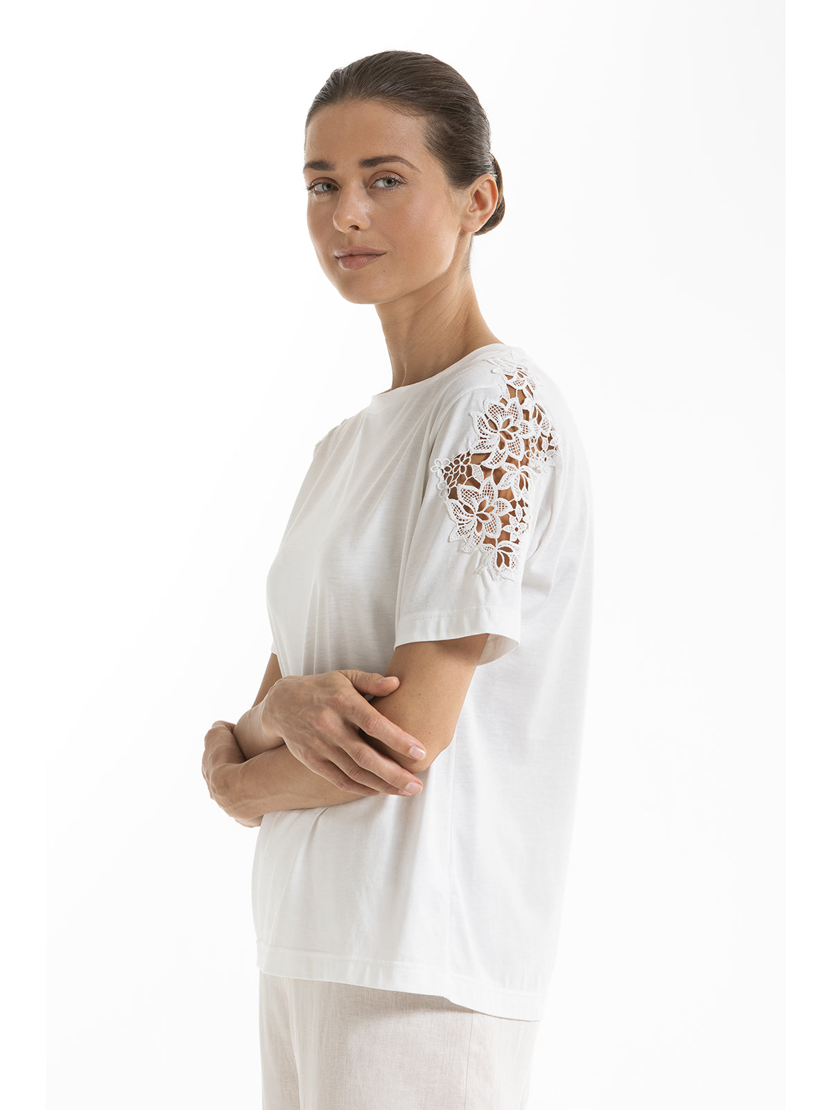 Elegante maglietta con inserto macrame' in cotone e bamboo