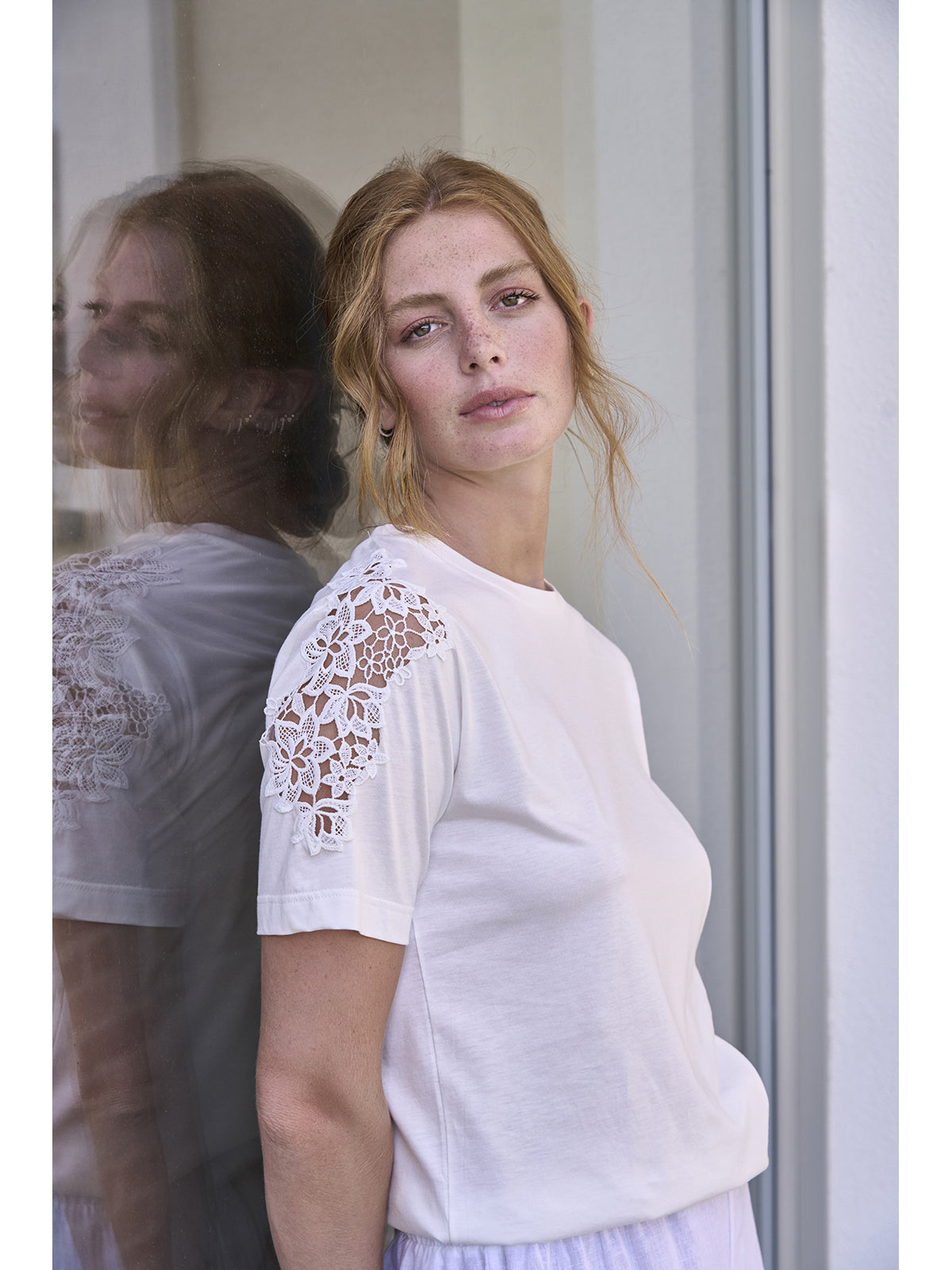 Elegante maglietta con inserto macrame' in cotone e bamboo