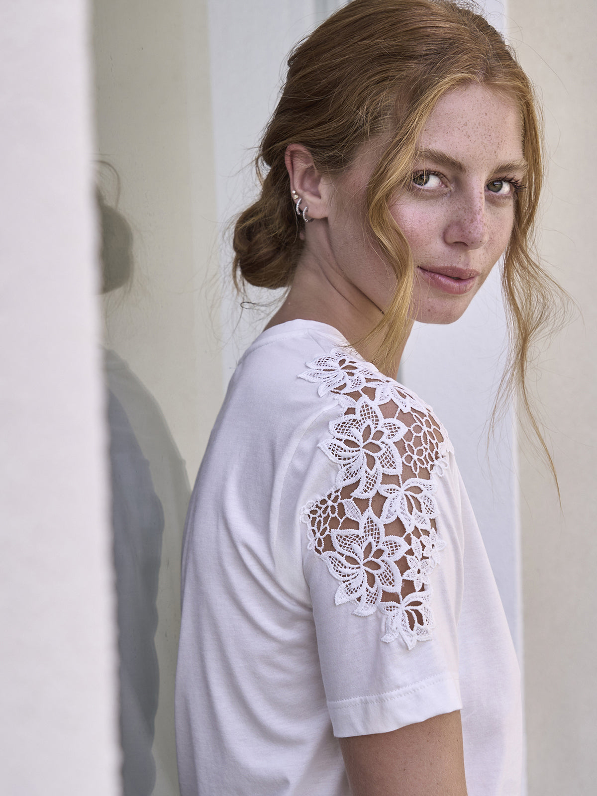 Elegante maglietta con inserto macrame' in cotone e bamboo