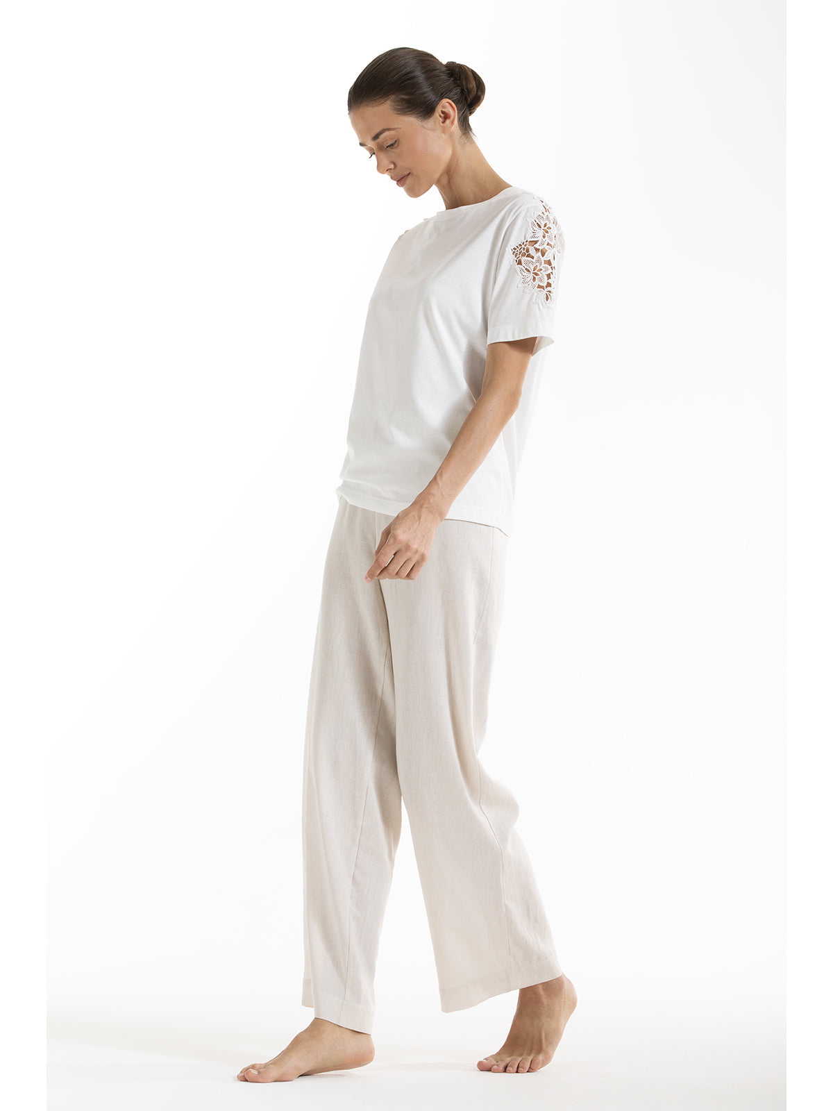 Elegante maglietta con inserto macrame' in cotone e bamboo