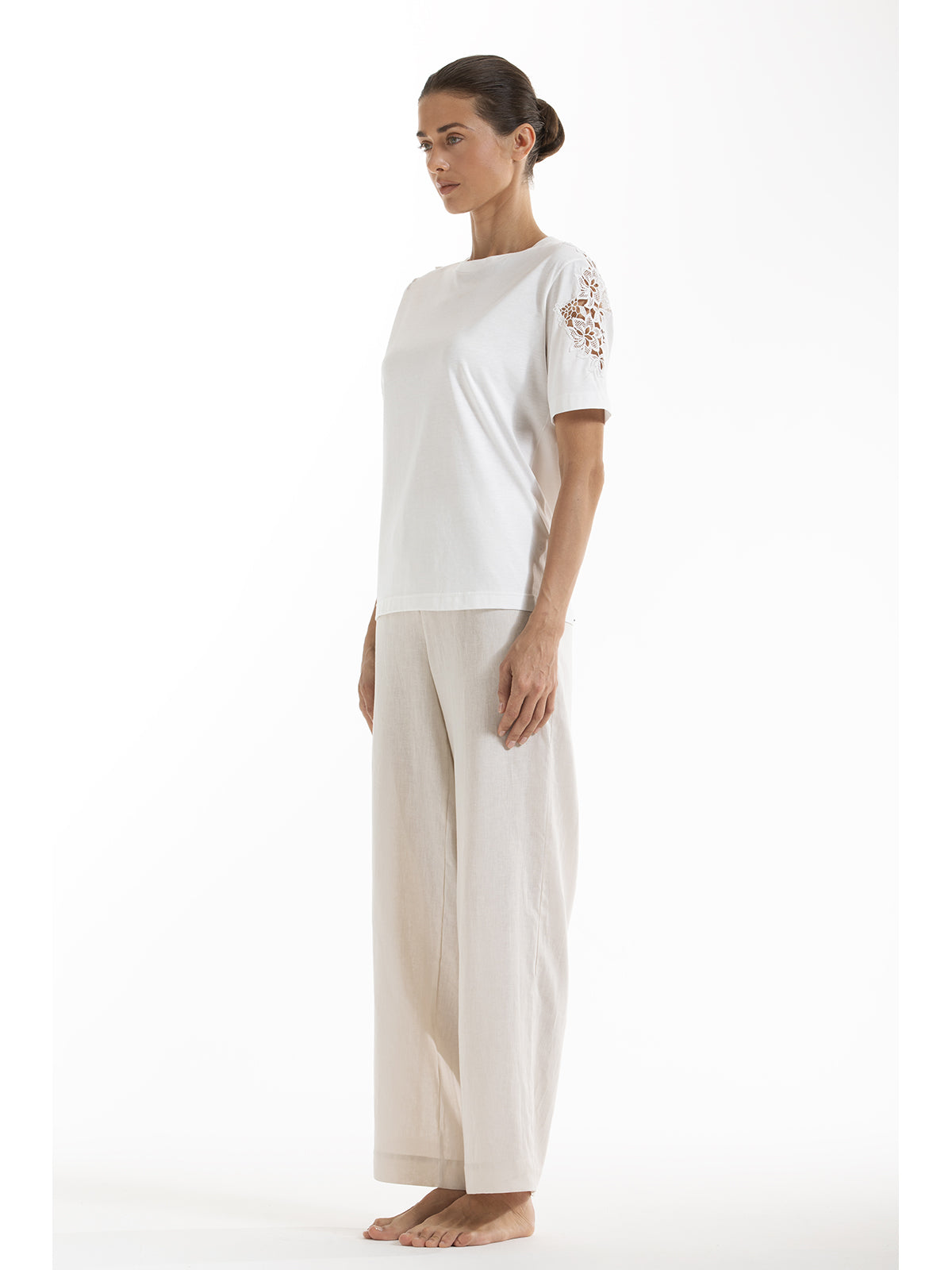 Elegante maglietta con inserto macrame' in cotone e bamboo