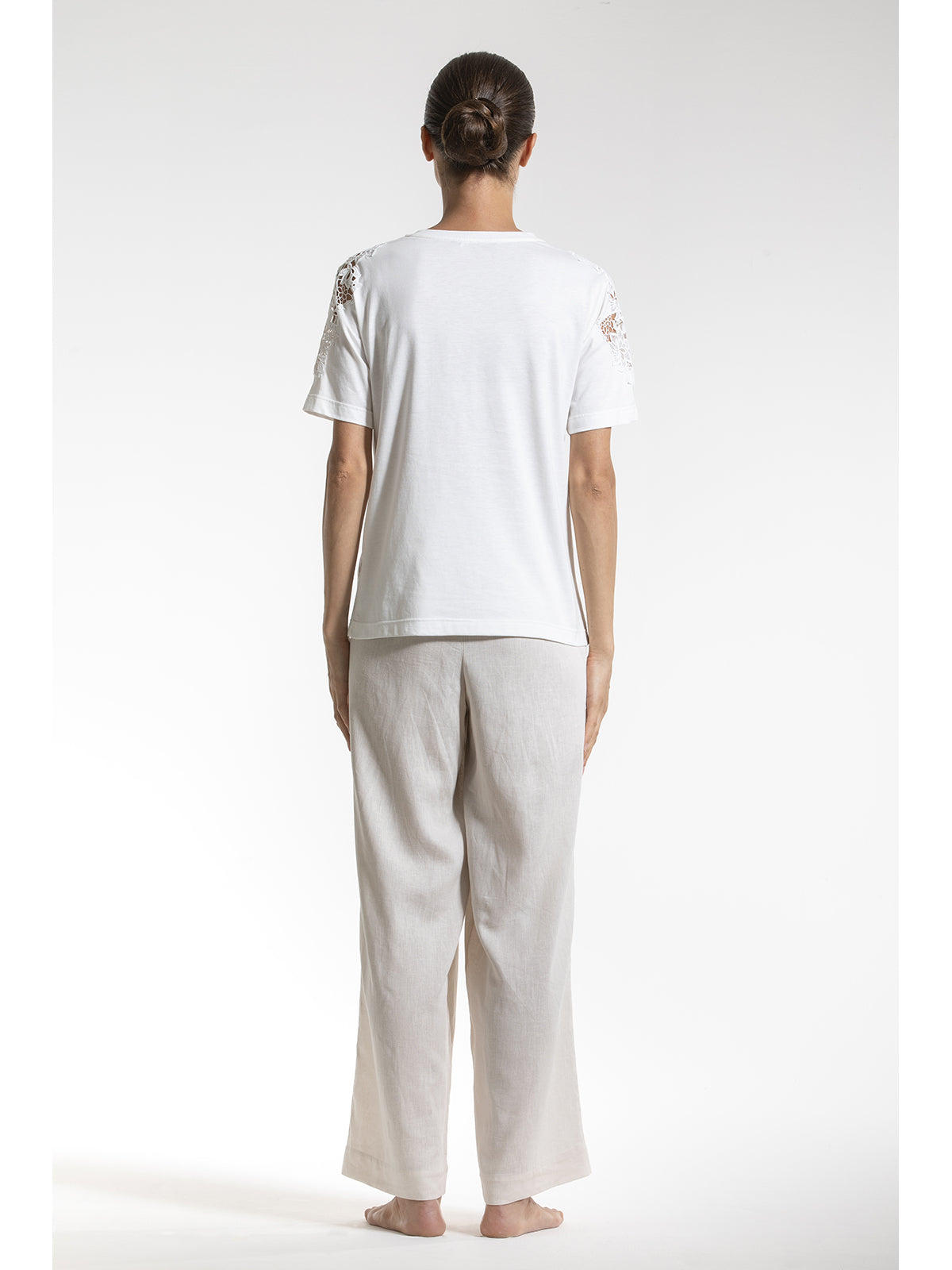Elegante maglietta con inserto macrame' in cotone e bamboo