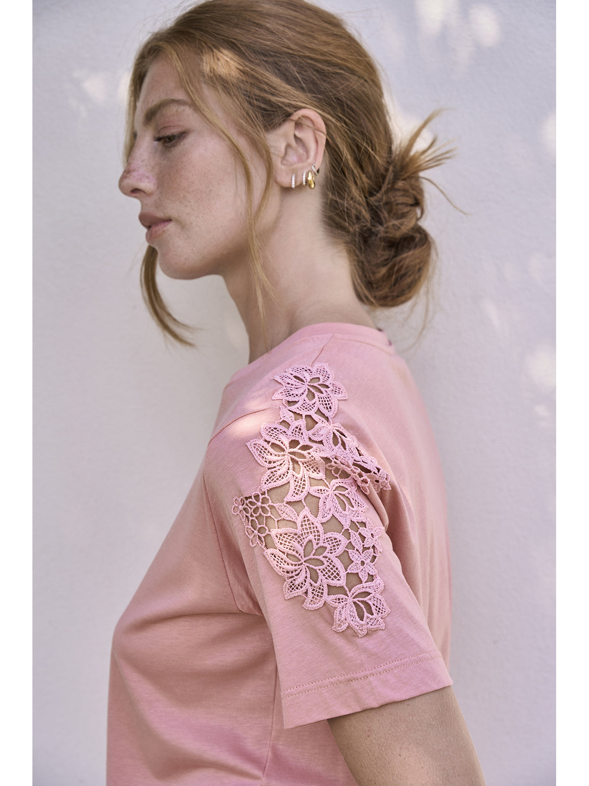 Elegante maglietta con inserto macrame' in cotone e bamboo