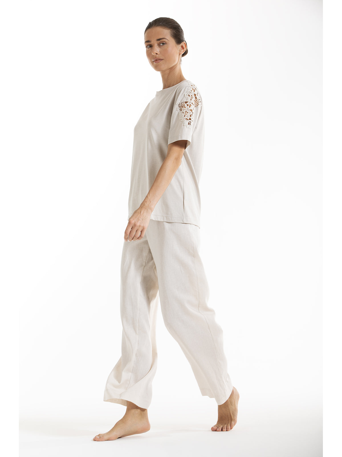 Elegante maglietta con inserto macrame' in cotone e bamboo