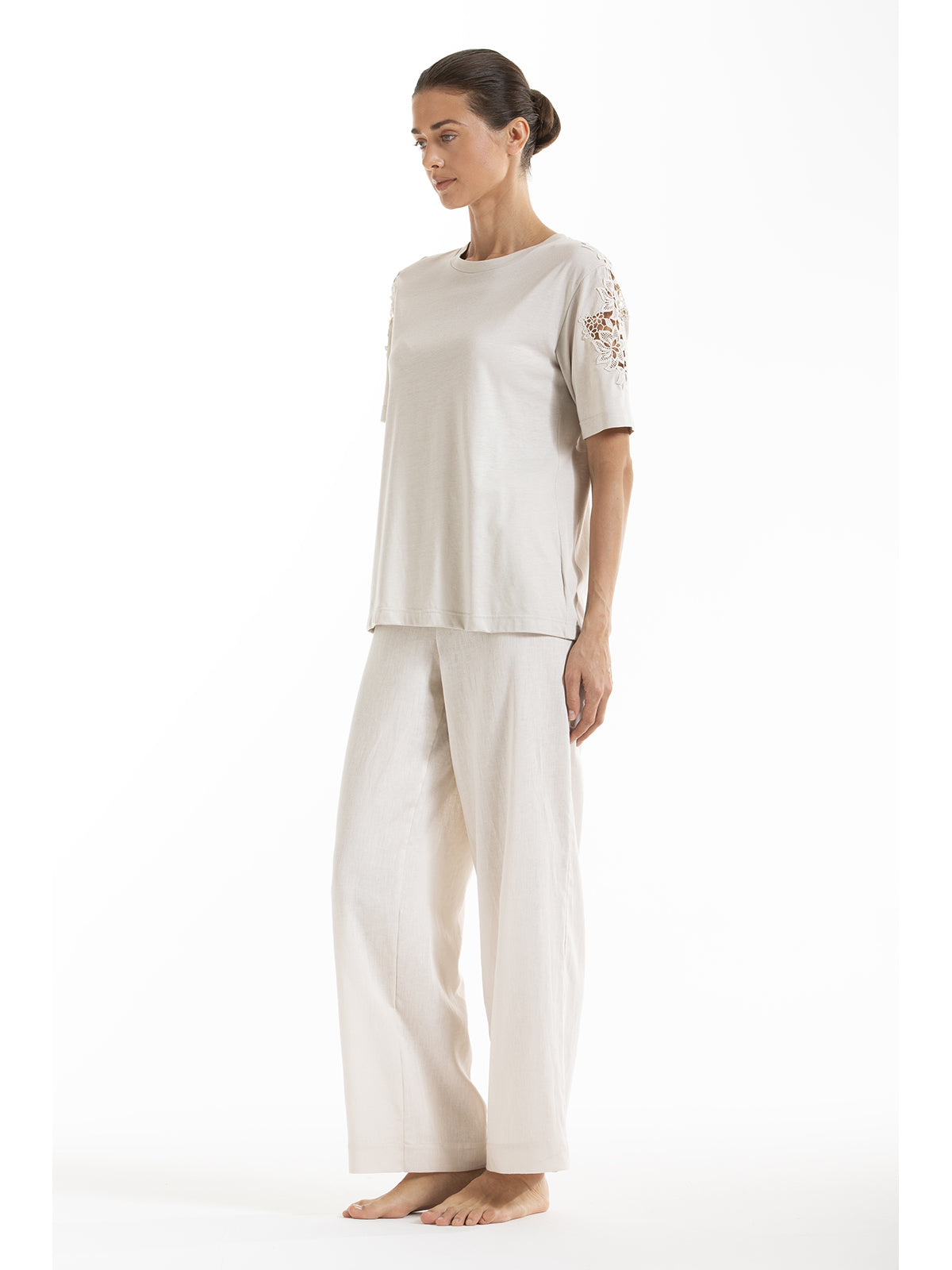 Elegante maglietta con inserto macrame' in cotone e bamboo