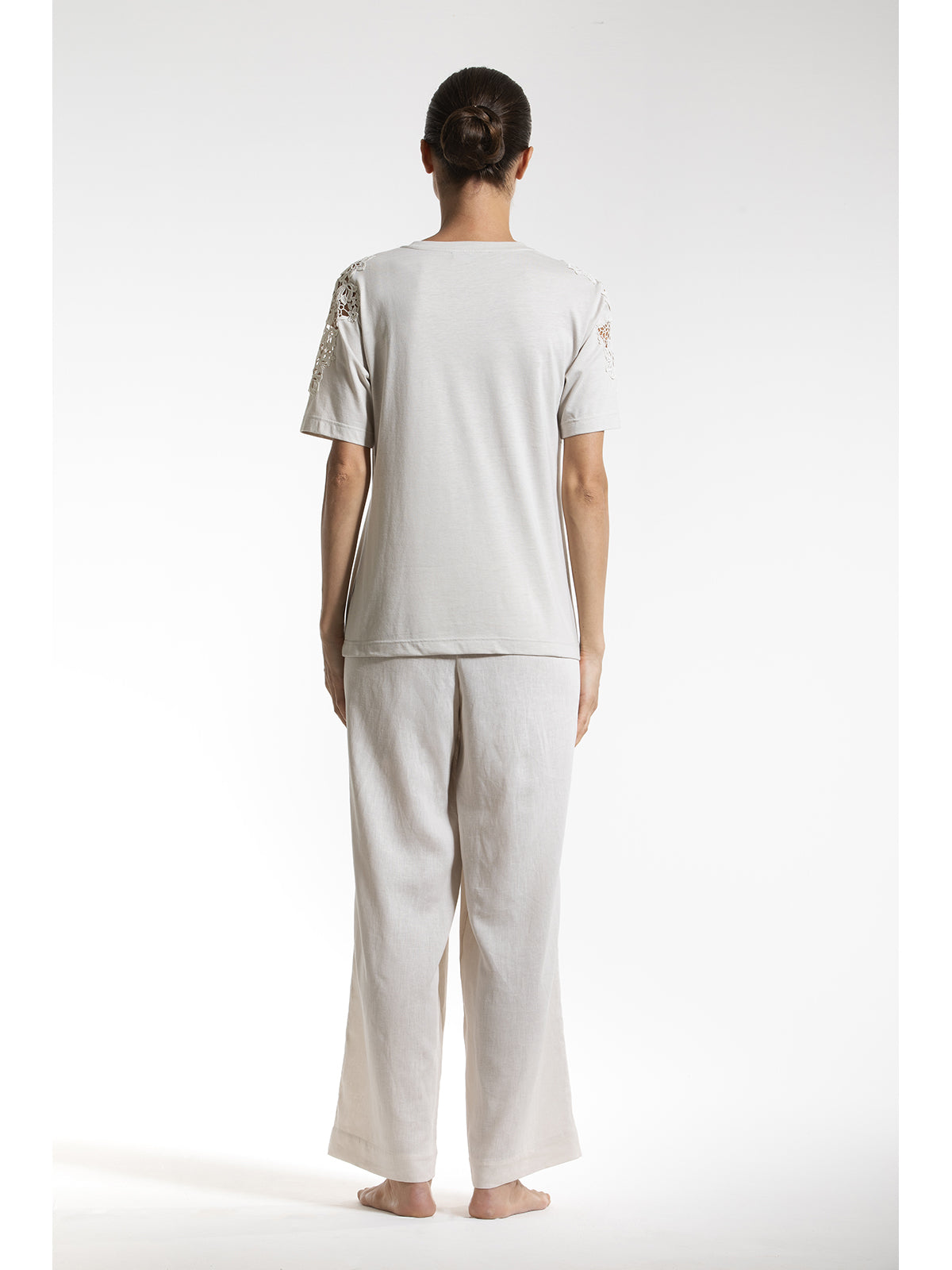 Elegante maglietta con inserto macrame' in cotone e bamboo