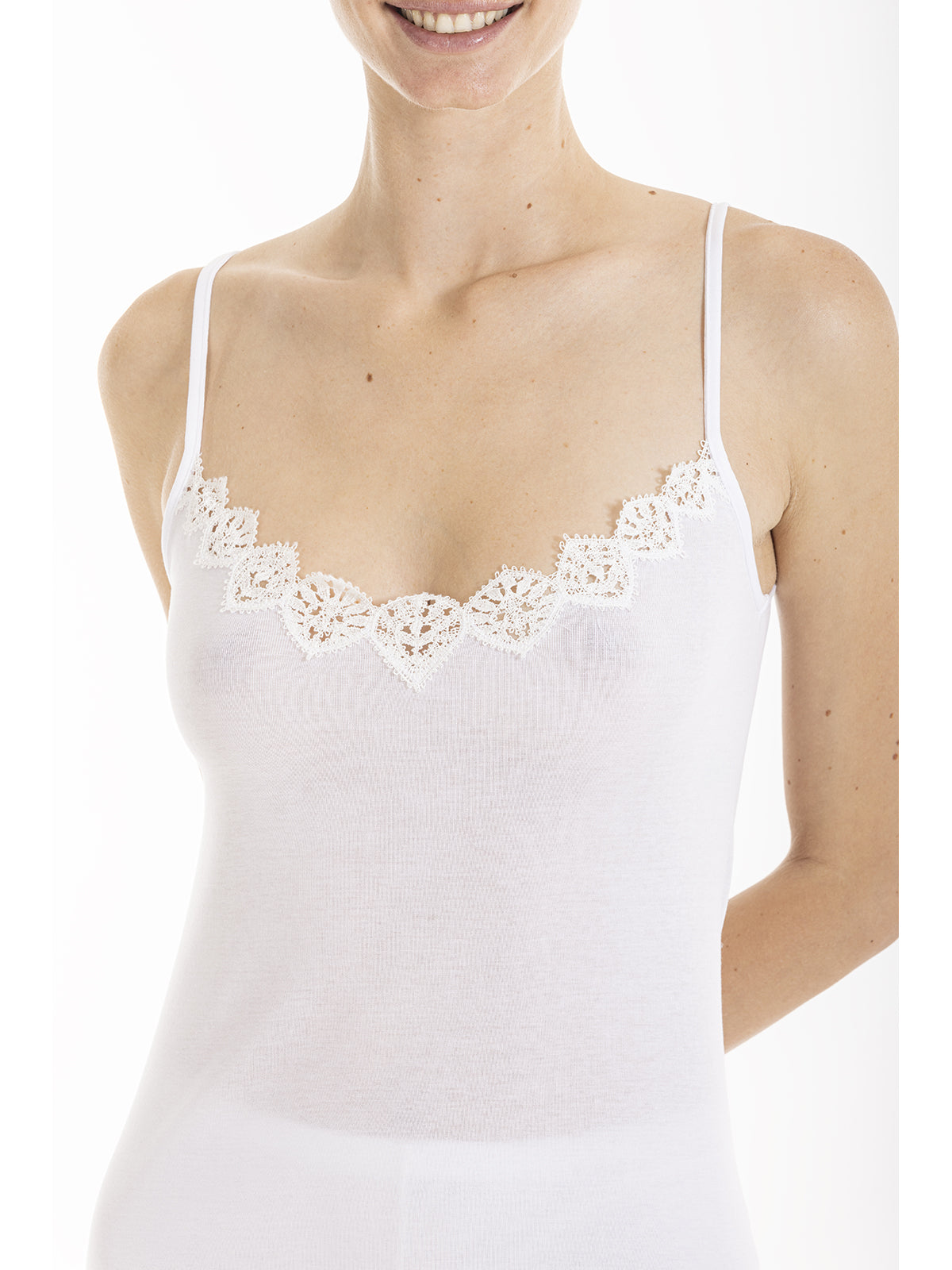 Top in filoscozia® con elegante macramè Bianco Boglietti