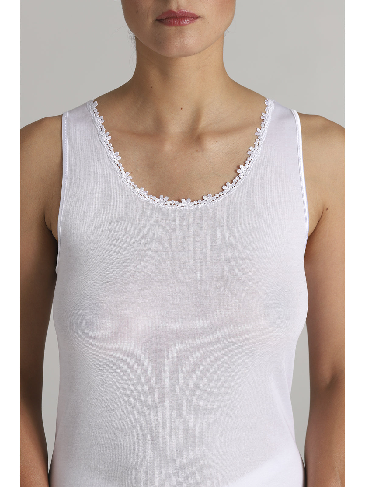 Canottierina donna con pizzo macrame'