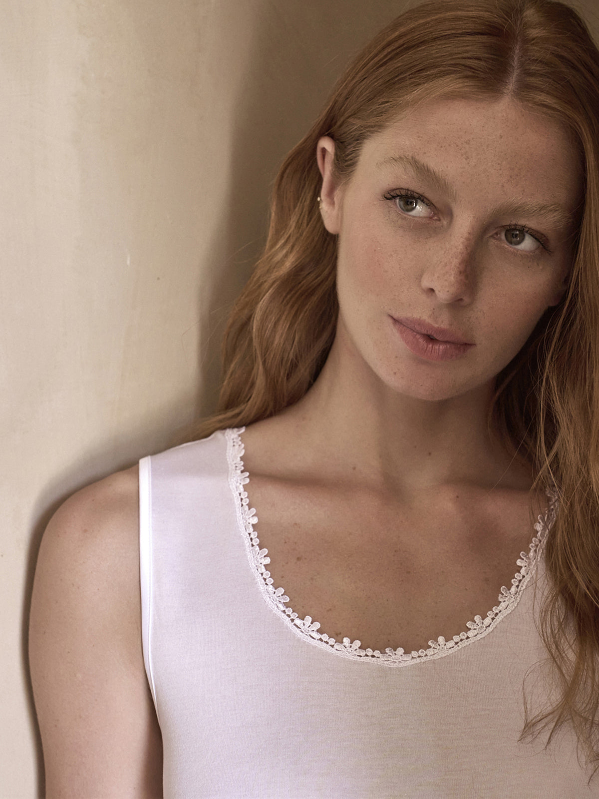 Canottierina donna con pizzo macrame'