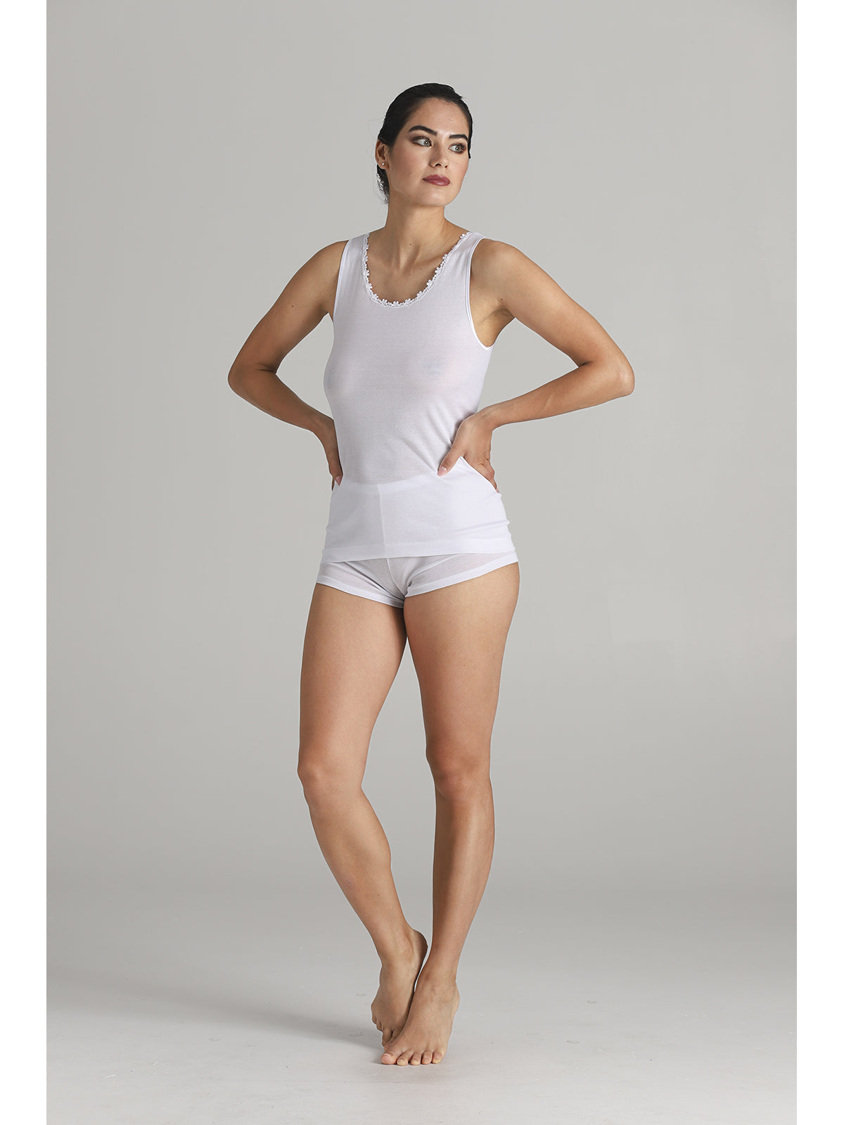 Canottierina donna con pizzo macrame'