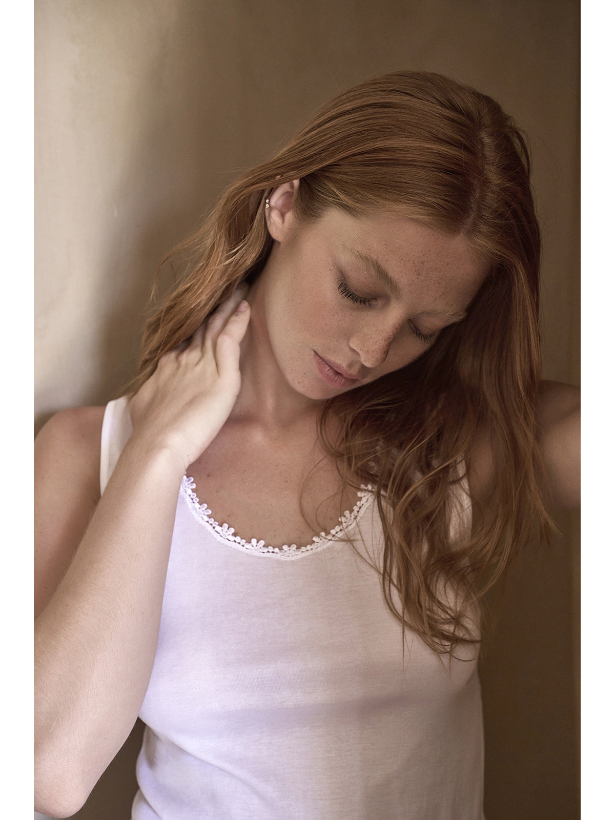 Canottierina donna con pizzo macrame'