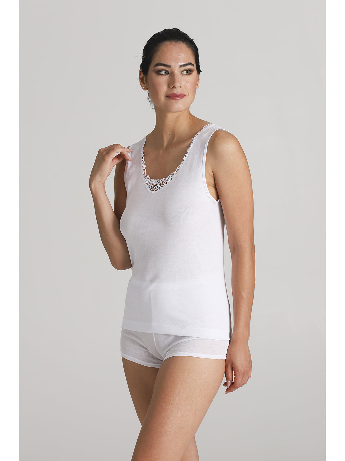 Canottierina donna con pizzo macrame'