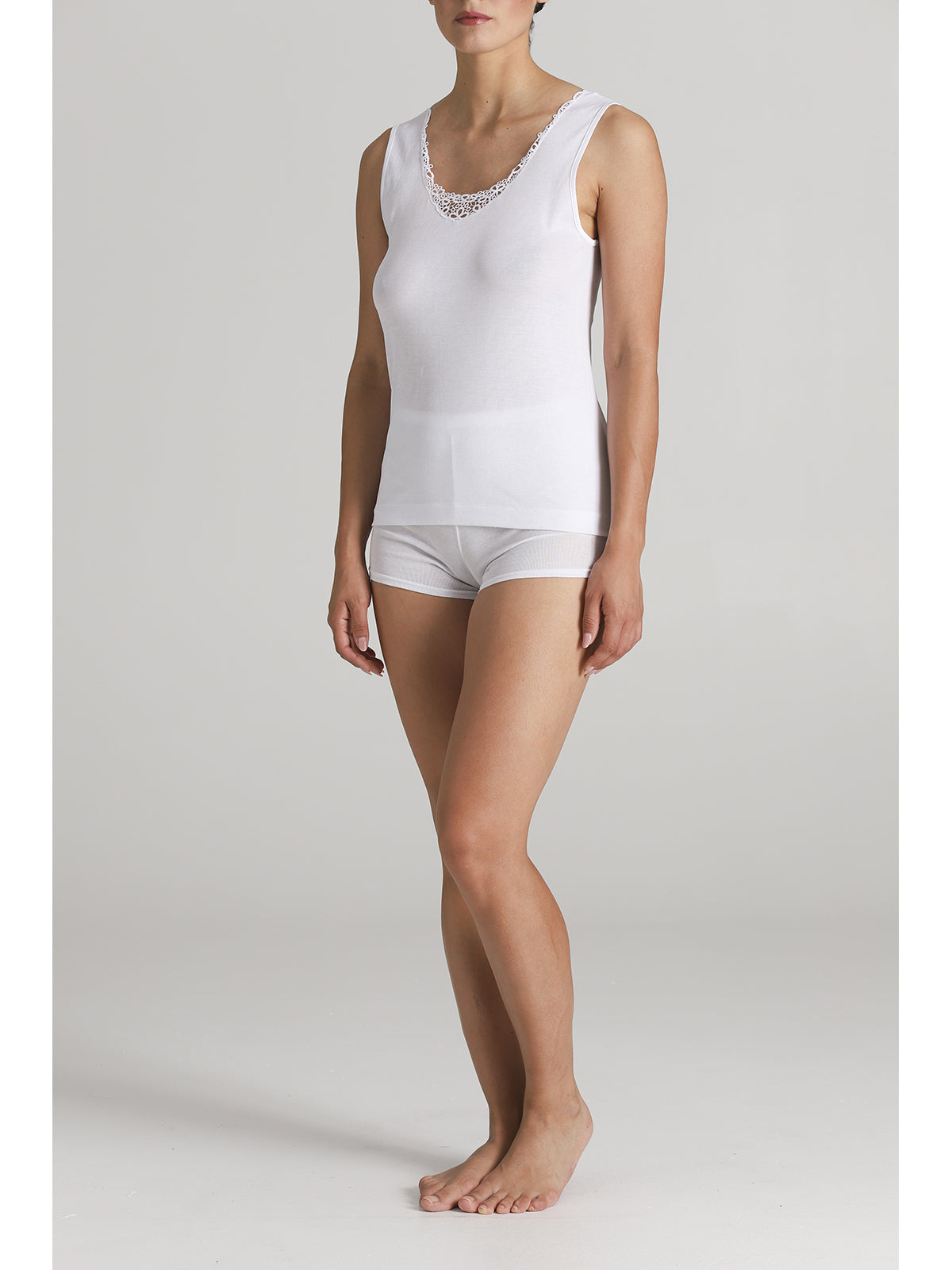 Canottierina donna con pizzo macrame'