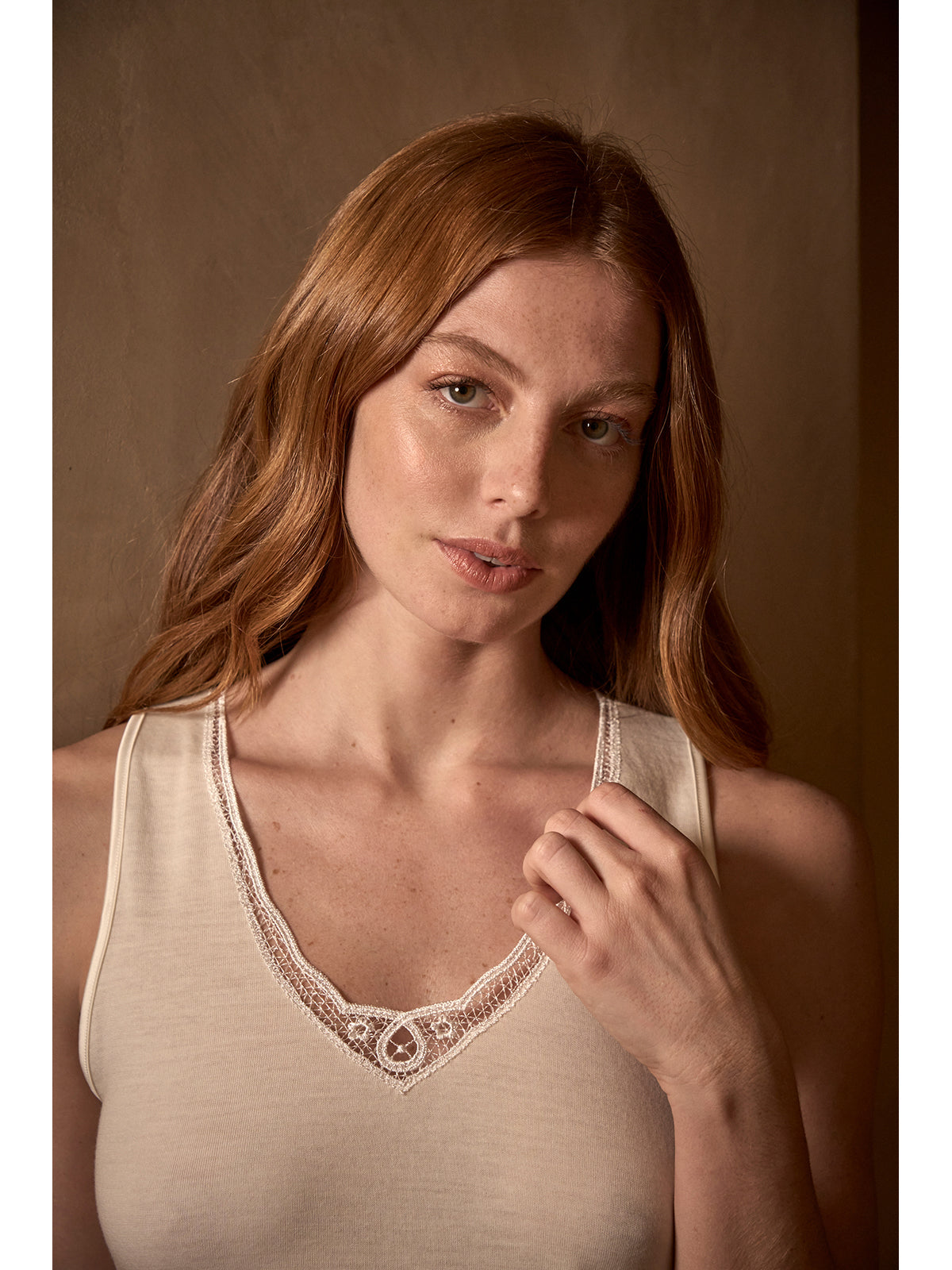 Calda canotta scollo a v in lana e cotone