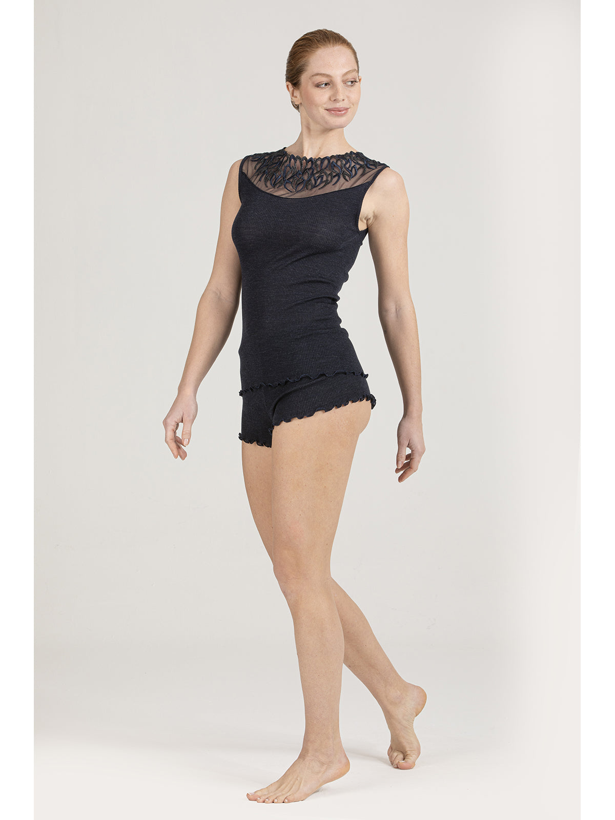 Canotta chic con tulle ricamato