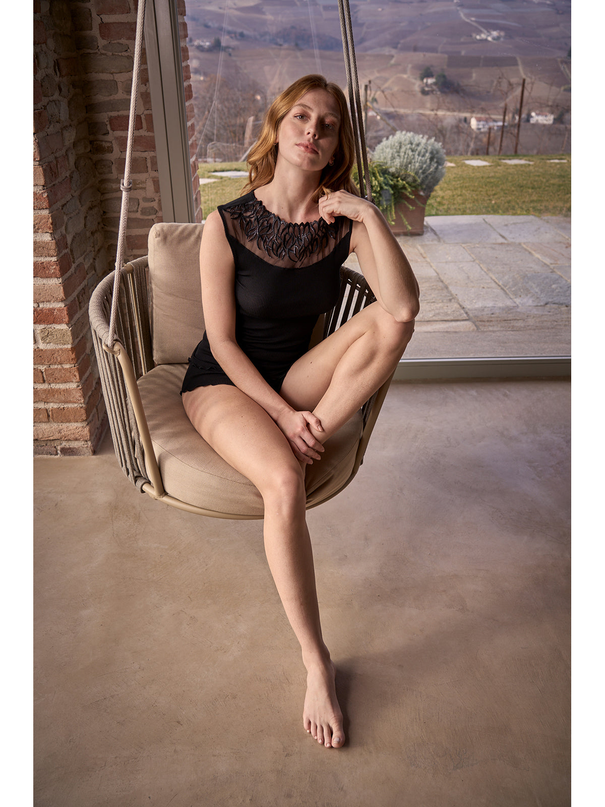 Canotta chic con tulle ricamato