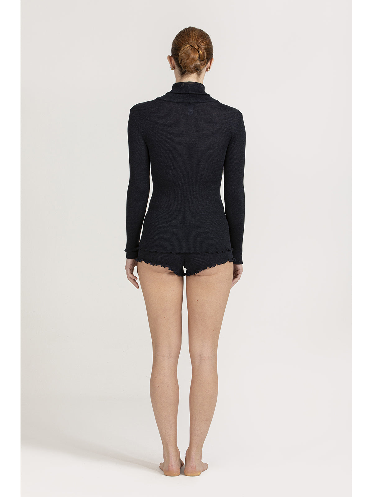 Dolcevita chic con tulle ricamato