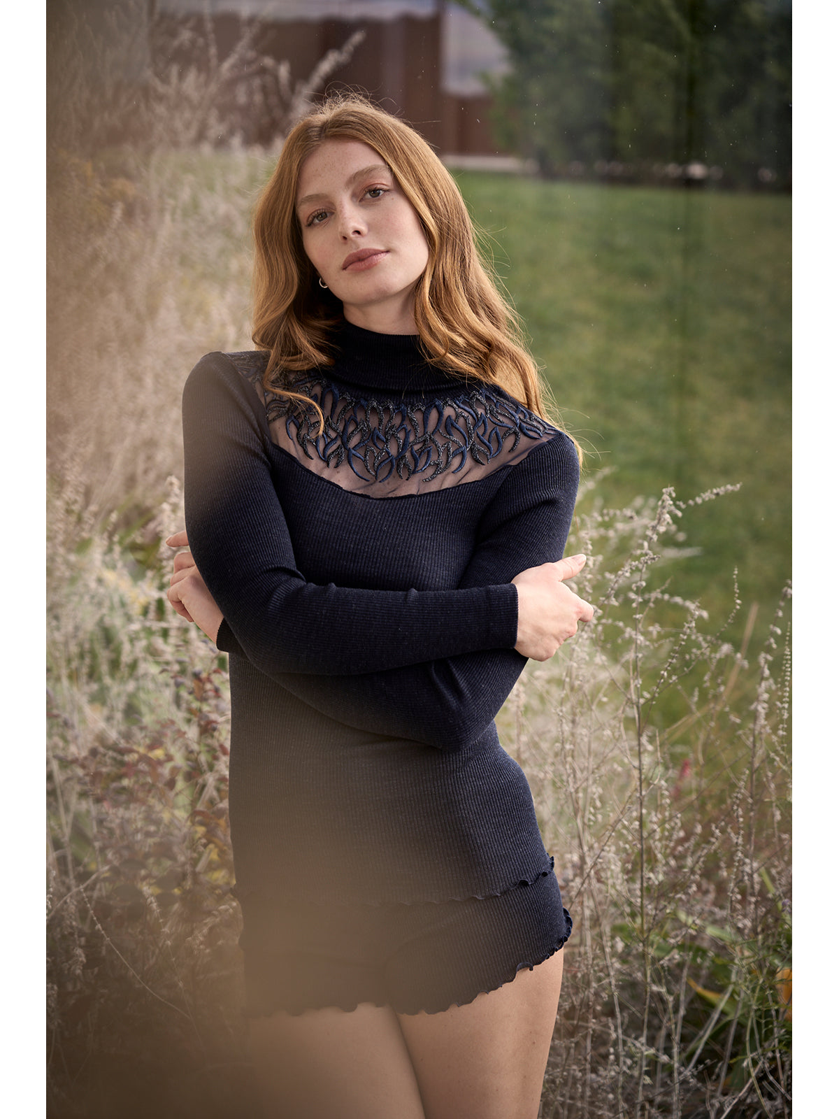 Dolcevita chic con tulle ricamato