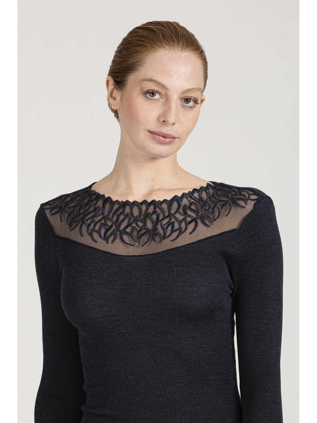 Maglietta chic con tulle ricamato