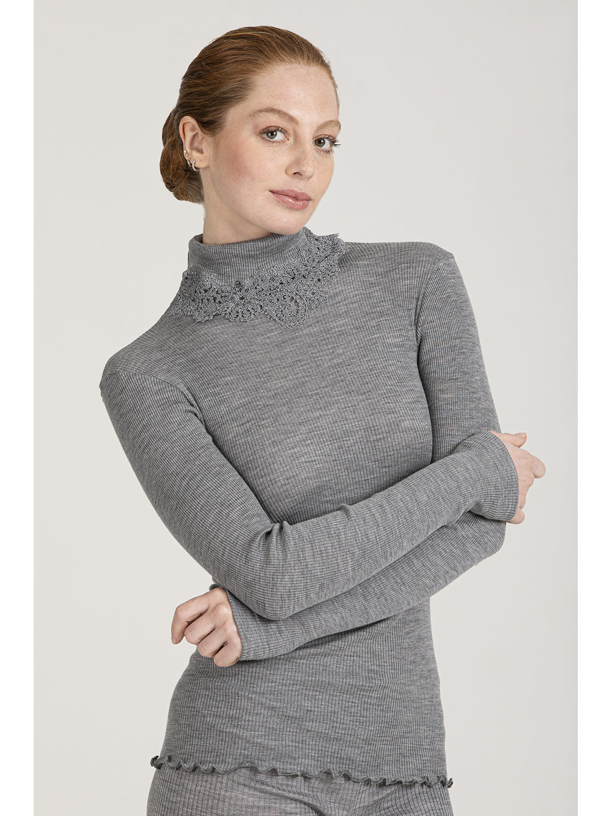 Dolcevita con collo in macrame'