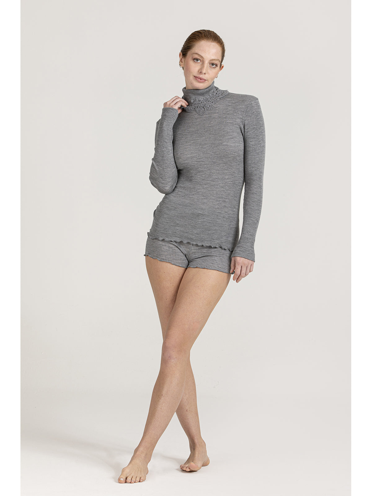 Dolcevita con collo in macrame'