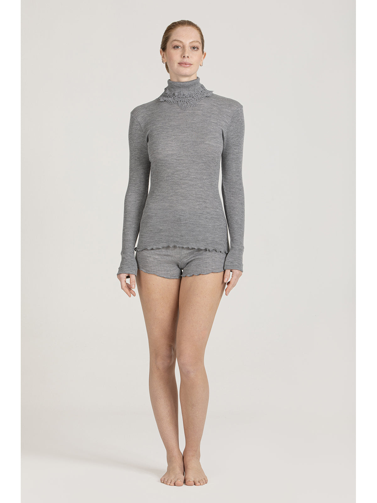 Dolcevita con collo in macrame'