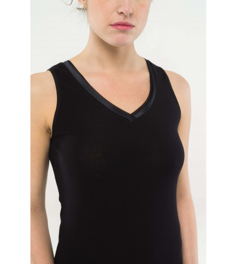 Tank top in pure wool with satin