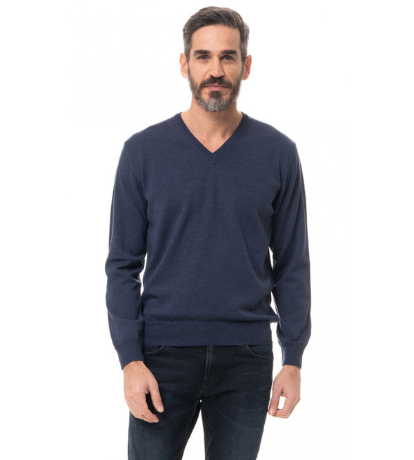 V-neck sweater in soft and light pure merino